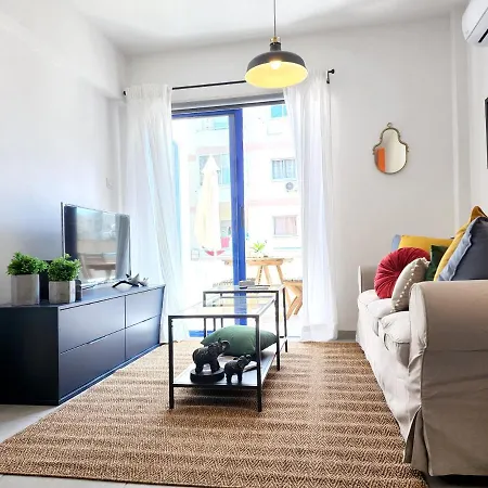 Frida's Cozy Two Bedroom Apartment Larnaca