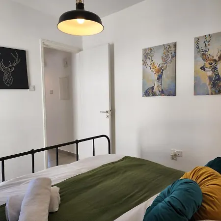 Frida's Cozy Two Bedroom * Larnaca